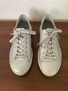 Ecco Light Gray Leather Low-Top Sneakers Size 7